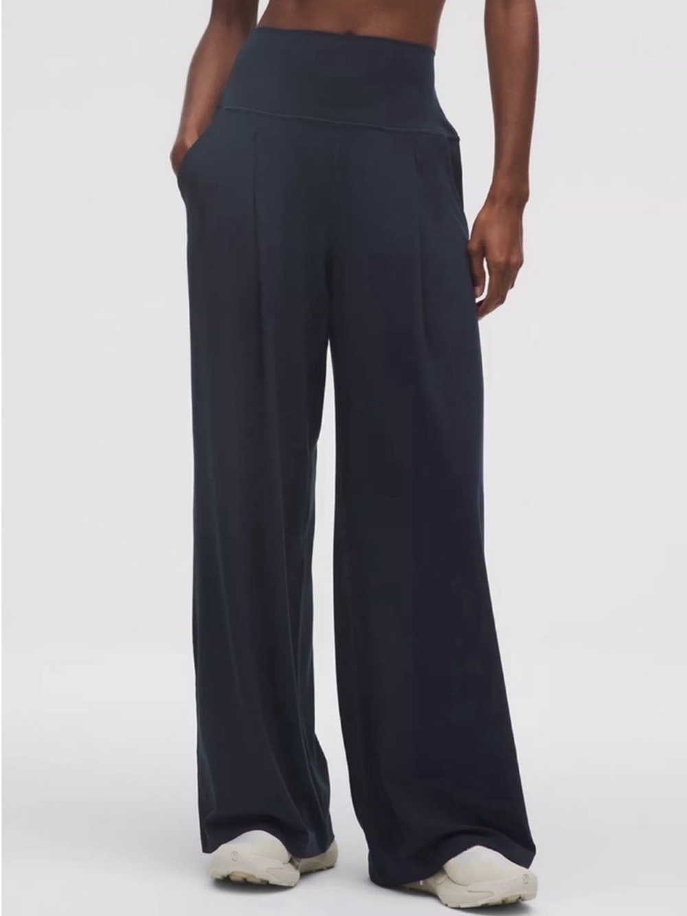 LIKE NEW! Lululemon Wide-Leg High-Waist Lounge Pants — Navy